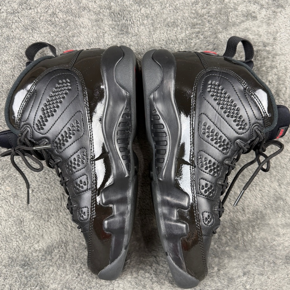 Jordan Kids Black and Red Retro Basketball Shoes - Picture 6 of 9
